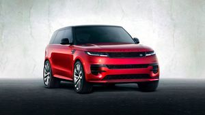 रेंज रोवर की नई एसयूवी की डिलीवरी हुई शुरू, जानें क्या है कीमत