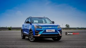 Mahindra XUV400: महिंद्रा ने भारत में लाॅन्च की अपनी पहली इलेक्ट्रिक एसयूवी, जानें कीमत, फीचर्स और रेंज