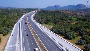 अब 12 घंटे में पूरा होगा दिल्ली से मुंबई का सफर, भारत के सबसे लंबे एक्सप्रेसवे के बारे में जाने सबकुछ