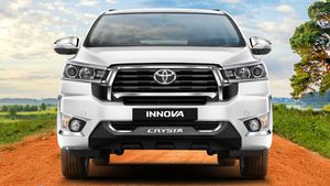 टोयोटा इनोवा क्रिस्टा का कौन सा वैरिएंट है बेस्ट, जानें वैरिएंट अनुसार फीचर्स
