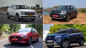 Affordable Sunroof Cars: भारत में उपलब्ध है 5 सस्ती सनरूफ वाली कारें, टाटा की यह एसयूवी भी है शामिल