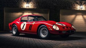 1962 Ferrari की हुई रेकॉर्ड नीलामी! 430 करोड़ में बिकी इस कार में क्या है खास? जानिए डिटेल्स