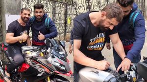 बॉलीवुड के स्टंट स्टार जॉन अब्राहम को फैंस ने दिया शानदार तोहफा, बदले में जॉन ने किया कुछ ऐसा!