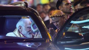 Toyota की इस धांसू SUV से मदुरै के मीनाक्षी अम्मन मंदिर पहुंचे PM Modi, जनता ने किया भव्य स्वागत