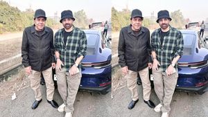 'Main Nikla Gaddi Leke': पिता धर्मेंद्र के साथ इस लग्जरी कार में रोड ट्रिप एन्जॅाय करते नजर आए Sunny Deol