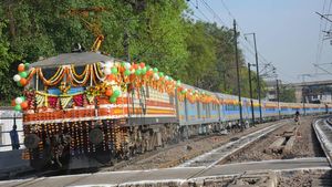 20 km/h की स्पीड से चलनी थी ट्रेन लेकिन लोको पायलट ने 120 km/h की रफ्तार से दौड़ाया रेल, फिर देखिए क्या हुआ...