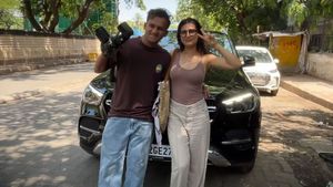 फातिमा सना शेख ने खरीदी नई Mercedes Benz GLE 300d, कीमत 1.15 करोड़! देखें Viral Video