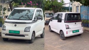 फैंसी नंबर का अनोखा क्रेज! 7 लाख की इलेक्ट्रिक कार में लगवाया 1 करोड़ का VIP नंबर, देखिए VIDEO