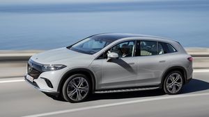 इंडियन मार्केट में आज एंट्री मारेगी Mercedes की नई Electric Car, 600KM रेंज के साथ मिलेंगे कई लग्जरी फीचर्स