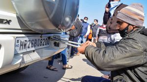 HSRP नंबर प्लेट ऑनलाइन अप्लाई कैसे करें? जानें स्टेप बाय स्टेप प्रोसेस 