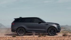 Jaguar Land Rover की SUVs का जलवा, करोड़ों की होने के बाद भी क्यों खरीद रहे हैं भारतीय? जानें इसके टॉप फीचर्स