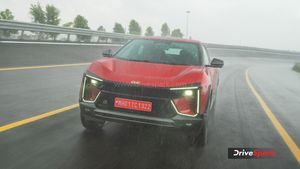 Mahindra BE 6e Review: जेट प्लेन जैसा केबिन, ऑटो पार्किंग के साथ पावरफुल बैटरी, जानें चलाने में कैसी है ये कार