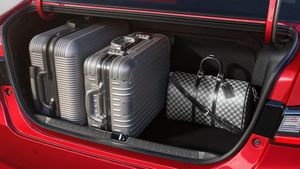 33.73 Km माइलेज, ADAS और सनरूफ! 10 लाख से कम में आ जाएंगी ये कार; छोटी फैमिली के लिए बेस्ट ऑप्शन