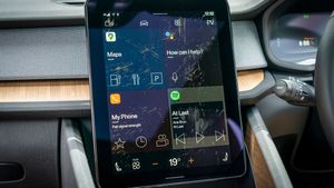 Car Touch Screen पर आ गए हैं स्क्रैच, तो अपनाएं ये 5 आसान तरीके; कम पैसों में आ जाएगी चमक! 