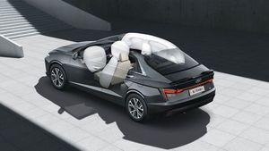 6 एयरबैग, सनरूफ और ADAS सेफ्टी! घर आते ही माहौल बना देगी ये प्रीमियम कार, कीमत 11 लाख से शुरू