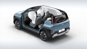 6 एयरबैग, पैनोरमिक सनरूफ के साथ ADAS सेफ्टी, मात्र 25 हजार में बुक कर सकते हैं Kia की नई SUV