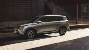 21Km माइलेज, एम्बिएंट लाइटिंग और सनरूफ! इस 7-सीटर SUV पर मिल रही 1.59 लाख रुपये की छूट