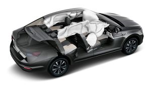 25cm का स्क्रीन, सनरूफ और 6 एयरबैग सेफ्टी! Honda City को कड़ी टक्कर देती है ये कार, कीमत 10.49 लाख से शुरू