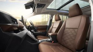 सनरूफ, ADAS और 6 एयरबैग जैसे सेफ्टी फीचर्स...इस 7-सीटर SUV की बदौलत चमकी Toyota की किस्मत! खूब हो रही बिक्री