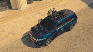 6 एयरबैग, 360° कैमरा और एंबियंट लाइटिंग; इस 8-सीटर कार पर मिल रही 2.15 लाख की छूट! फैमिली के लिए बेस्ट ऑप्शन 