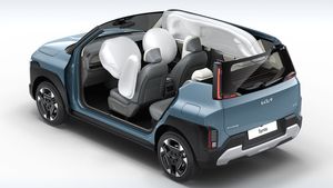 पैनोरमिक सनरूफ और 6 एयरबैग; खरीदने के लिए बेस्ट है नई Kia Syros का ये वेरिएंट, कीमत बस इतनी