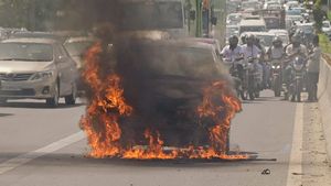 सावधानी हटी, दुर्घटना घटी! इन गलतियों से आग पकड़ लेती है कार; गर्मियों में ऐसे रखें अपनी गाड़ी का ख्याल