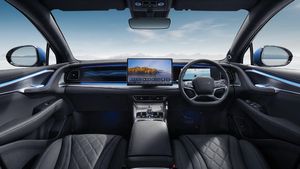 11 एयरबैग, ADAS और पैनोरमिक ग्लास रूफ; इस लग्जरी Electric Car में सेफ रहेगी पूरी फैमिली, कीमत इतनी