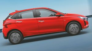 19KM माइलेज, 6 एयरबैग और सनरूफ; Baleno को टक्कर देने वाली इस कार की दनादन हो रही बिक्री, कीमत बस इतनी