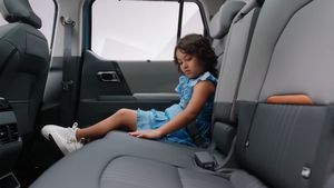 20 Km माइलेज, सनरूफ और ADAS सेफ्टी; इस प्रीमियम SUV को दनादन खरीद रहे ग्राहक! फैमिली के लिए बेस्ट