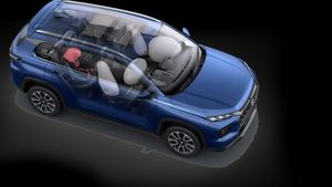 6 एयरबैग, पैनोरमिक सनरूफ और 360-डिग्री कैमरा, नए अवतार में आई ये Hybrid SUV, कीमत बस इतनी