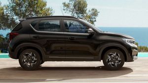 सनरूफ, 6 एयरबैग और 360-डिग्री कैमरा; इस कार को हर महीने खरीद रहे हजारों लोग, जानें कितना है On-Road Price