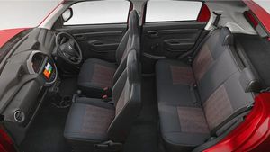 33Km माइलेज और कीमत मात्र 4.26 लाख से शुरू; इस सस्ती कार के दिवाने हुए लोग, मिलते हैं कई स्मार्ट फीचर्स