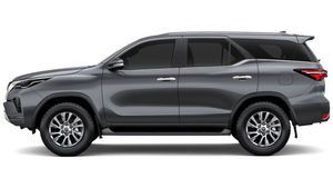 Toyota Fortuner खरीदने का सुनहरा मौका! नेताओं की गाड़ी पर मिल रहा 1 लाख से ज्यादा डिस्काउंट