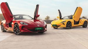 ट्रिपल-स्क्रीन, ADAS सेफ्टी और एडवांस फीचर्स; MG ने लॉन्च की दमदार इलेक्ट्रिक स्पोर्ट्स कार, इतनी है कीमत