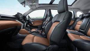 हाइब्रिड इंजन और पैनोरमिक सनरूफ; Toyota की इस SUV को जमकर खरीद रहा मिडिल क्लास, फुल टैंक में दौड़ती है 1200 KM