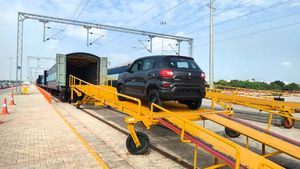 Maruti Suzuki ने रेल मार्ग से कश्मीर घाटी पहुंचाई कारों की पहली खेप