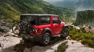 9.99 लाख में लॉन्च हुई युवाओं की फेवरेट नई Mahindra Thar, नए फीचर्स और स्टाइलिश लुक के साथ हो गई ज्यादा दमदार