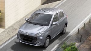 Top 5 Most Affordable Cars: पहली नौकरी वाले भी खरीद लेंगे ये कार, कीमत मात्र ₹3.69 लाख; 34 KM तक मिलेगा माइलेज