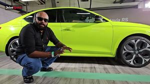 Skoda Octavia RS Review: पावरफुल Turbo Engine और स्पोर्टी डिजाइन के साथ आई ये सेडान, जानें कीमत और खासियत 