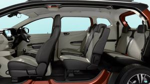 20Kmpl माइलेज, 6 एयरबैग और एडवांस फीचर्स; सबसे सस्ती 7-सीटर कार पर मिल रहा ₹95000 का डिस्काउंट, कीमत ₹5.76 लाख