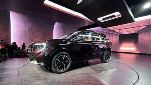 7 एयरबैग, पैनोरमिक सनरूफ और 540-डिग्री कैमरा; नए अवतार में आई Mahindra XUV7XO, कीमत इतनी