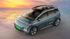 Budget 2026 EV Impact: इलेक्ट्रिक कारें सस्ती होंगी या महंगी? जानिए मिडिल क्लास का कितना फायदा