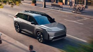 Toyota लेकर पहली 7-सीटर इलेक्ट्रिक SUV, सिंगल चार्ज में देगी 515km रेंज, फॉर्चुनर जैसा है दमदार लुक