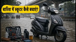 अहमदाबाद में भारी बारिश से स्कूल बंद; मानसून में स्कूटर चलाते समय इन बातों का रखें खास ख्याल