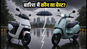 मानसून की बारिश में Ather Rizta या Bajaj Chetak? जलभराव वाली सड़कों पर कौन सा स्कूटर है सबसे सुरक्षित?
