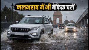 दिल्ली-एनसीआर की जलमग्न सड़कों पर फंसने से बचना है? ₹15 लाख के बजट में ये 5 SUV हैं बेस्ट