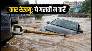 महाराष्ट्र में भारी बारिश: कार फंसने पर रस्सी बांधने की ये गलती पड़ सकती है भारी, इंजन हो जाएगा कबाड़