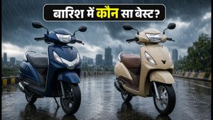मानसून की बारिश में Honda Activa या TVS Jupiter: जलभराव और फिसलन भरी सड़कों पर कौन सा स्कूटर है बेस्ट?