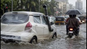 मुंबई बारिश: कार पर 'जुगाड़' करने से पहले रुकें, वरना लाखों का होगा नुकसान!