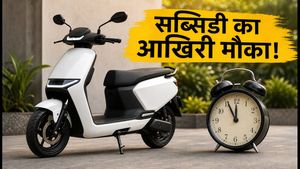 PM E-DRIVE सब्सिडी का आखिरी मौका: कल तक खरीदें इलेक्ट्रिक स्कूटर, वरना बढ़ेंगी कीमतें!
